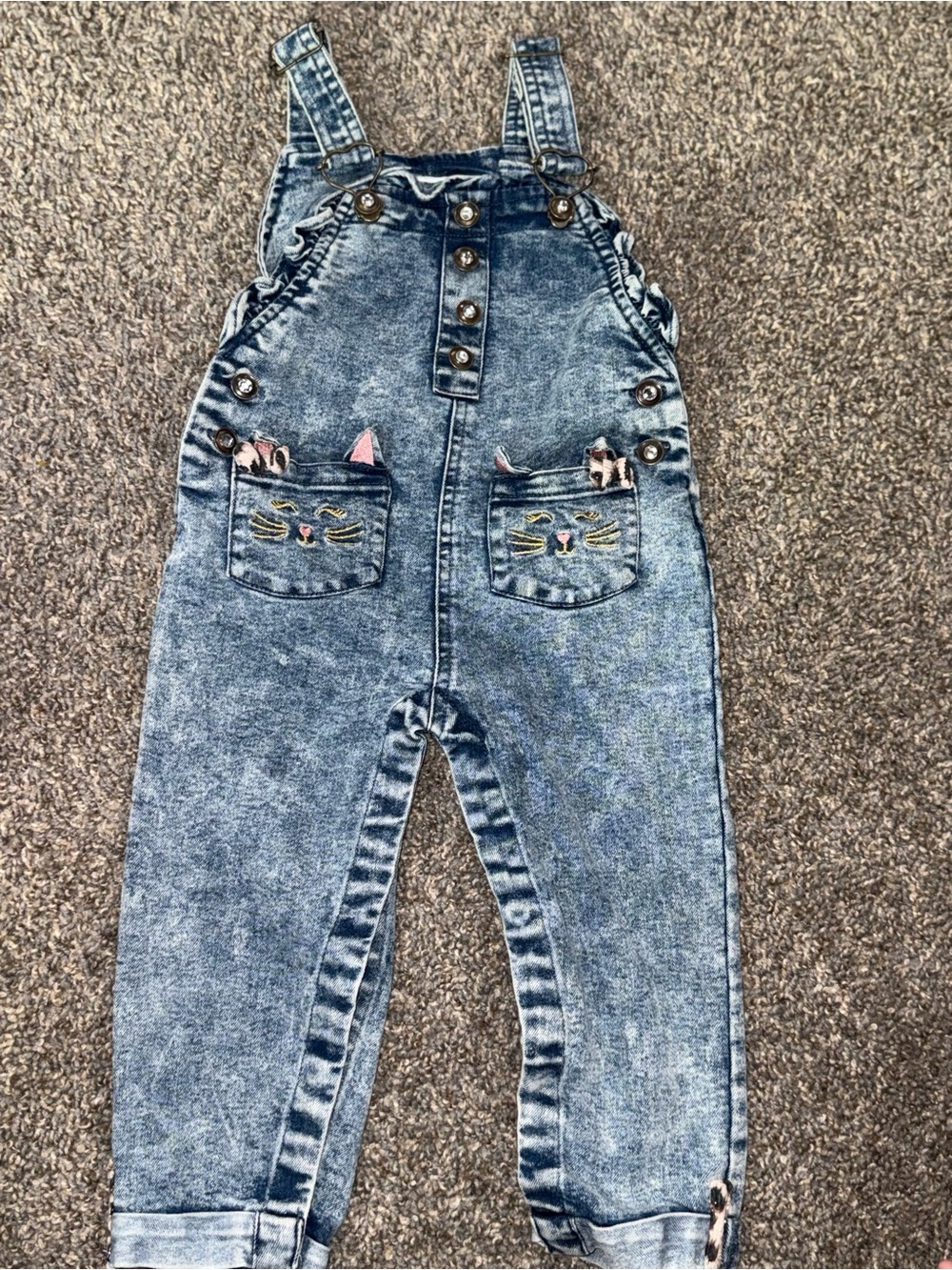 Two different brands - Picture 2 of 9